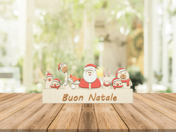 Amici del Natale è una simpatica decorazione da appendere o da tavolo per creare ancora più atmosfera Natalizia