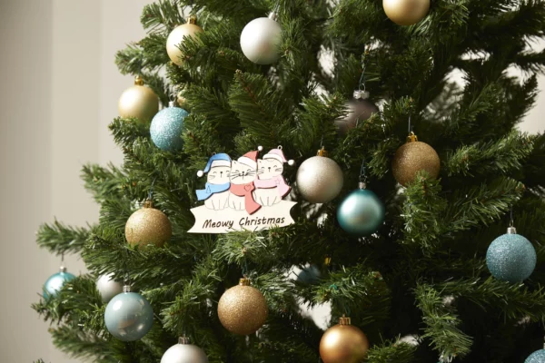 Meowy Christmas è una simpatica decorazione in legno con dei festosi gattini, personalizzabile